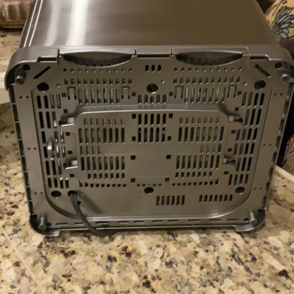 As new, mint condition, never used CUISINART 4 slice bagel/toaster. Stainless - Picture 8 of 10